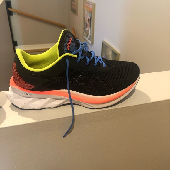 ASICS Novablast - Picture 3 of 6